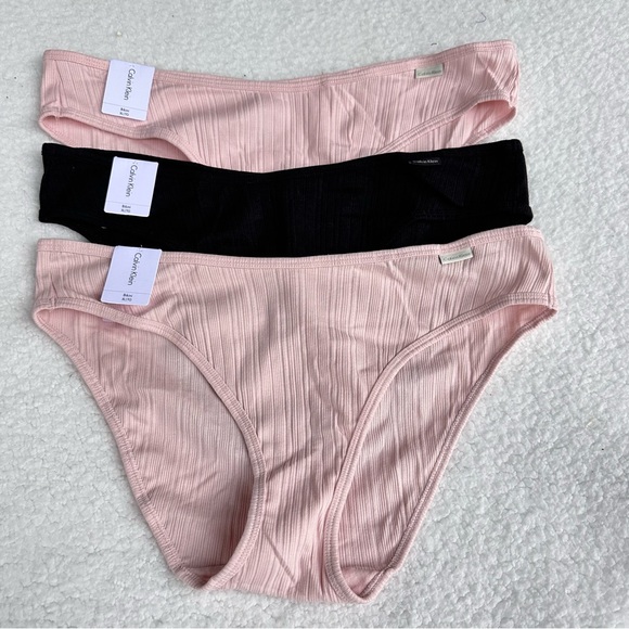 Extra Large Calvin Klein Panties - Picture 1 of 11